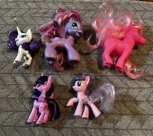 Konvolut älteres MY LITTLE PONY Spielzeug 5 Teile - kleinere Größen rosa, lila & weiß - Bild 1 von 10