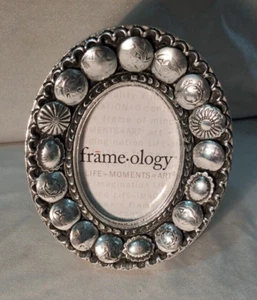 FRAME•OLOGY SILVER TONE 2X3" OVAL PHOTO FRAME - SILVER BUTTON - VINTAGE 1995 UDC - Picture 1 of 9