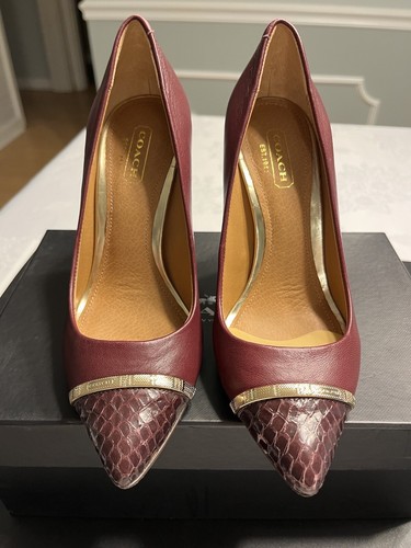 Scarpe Coach Nacie pelle di serpente punta logo oro sul piede tacco 4" taglia 5B IOB