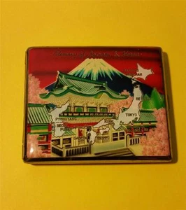 RARO SOPORTE DE CIGARRILLOS PRINCE DE COLECCIÓN ""MEMORIA DE JAPÓN Y COREA"" ESMALTADO DE 1950 - Imagen 1 de 1
