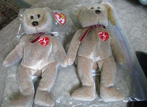 2er Set Ty Beanie Babys 1999 Signatur Bär mit Hologramm Etikett New Old Stock - Bild 1 von 8