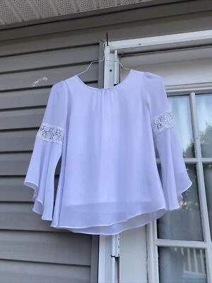 Blusa Amy Byer Big Girls manga sino com inserção de renda branca tamanho grande - Imagem 1 de 4