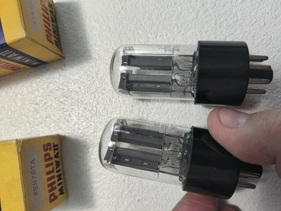 Coppia di valvole termoioniche 6sn7 Philips Miniwatt In Condizioni Perfette - Immagine 1 di 4