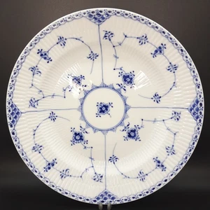 Royal Copenhagen Blue Fluted Half Lace Dinner Plate #571 Denmark Dated 1951 - Picture 1 of 24