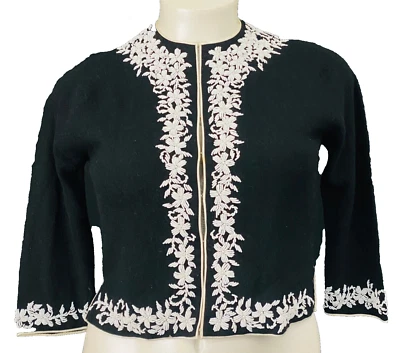 Suéter angorá vintage década de 1950 preto com miçangas, cardigã floral de lã branca crop G GG - Imagem 1 de 4