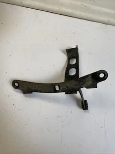 2007 2008 SUZUKI GSXR 1000 OEM ENGINE OIL COOLER BRACKET MOUNT MOTOR S1 - Picture 1 of 8