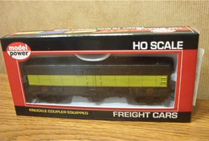MODEL POWER HO Scale 40' Reefer Car CN Green Stripe #98700 - Picture 1 of 2