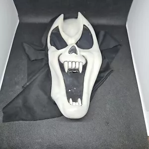 Easter Unlimited Scream Ghost Face Vampire Teeth Fun World Halloween Mask #9206 - Picture 1 of 6