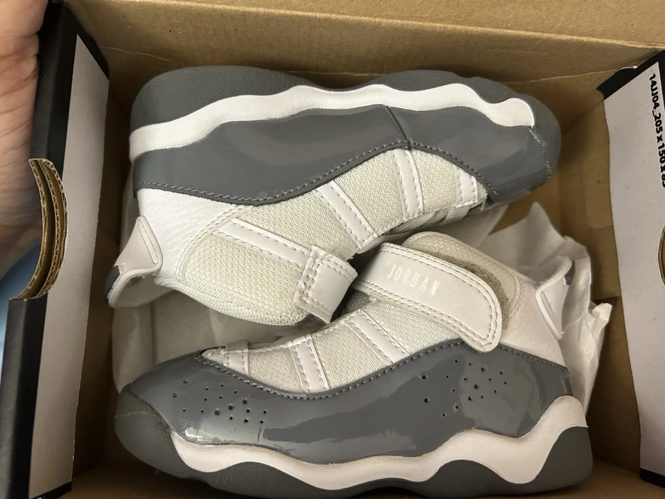 Zapatos altos Jordan 7C True Flight grises para niños pequeños Foto 1 de 1