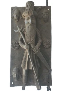 Magnífica, rara, fina placa de bronce de Benín de un funcionario portugués. 50cm. Nigeria. - Imagen 1 de 17