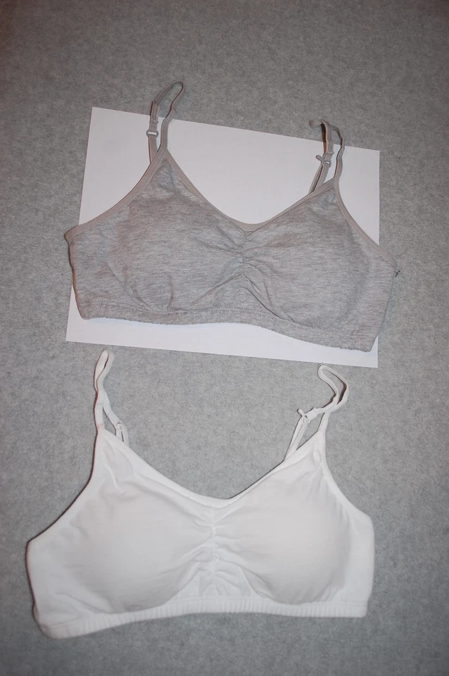 LOTE DE 2 SUJETADORES DEPORTIVOS CROP TOP PARA NIÑAS Copas Acolchadas GRIS BREZO Y BLANCO Talla 34 Pulgadas Foto 1 de 1