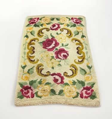 Alfombra vintage enganchada floral acolchada peluda años 60 70 50x34” MCM buen estado usada Foto 1 de 4