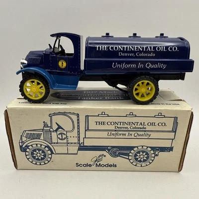 Camión fundido a presión Mack Tanker Bank Continental Oil Co. Conoco 1927 con caja hecho en EE. UU. Foto 1 de 4