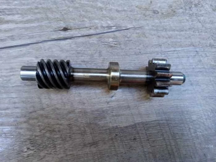 1974 Suzuki GT 250 Oil Injection Pump Drive gt250 tm oem original - Изображение 1 из 1