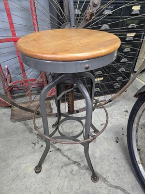 Banqueta de mesa de desenho industrial vintage Toledo aço cadeira ajustável assento de madeira - Imagem 1 de 4