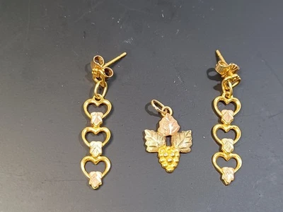 Landstrom's Black Hills Gold Earrings and Pendant 10K Two Leafs & Hearts 2.2 G - Image 1 of 4