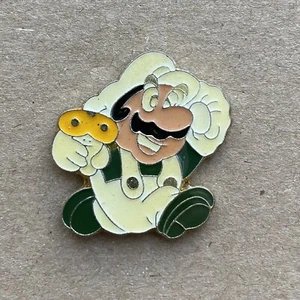 PIN - Luigi with Mushroom (Nintendo / Famicom Merch) - Bild 1 von 4