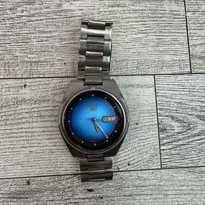 Vintage Seiko 5 Automático Día/Fecha 7019-8130 21 Joyas Japón ARAÑAZOS LEER** - Imagen 1 de 8