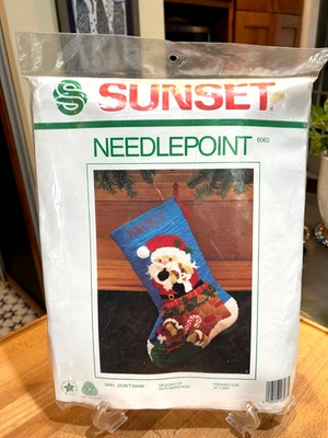 Kit de medias de Navidad Sunset Needlepoint 1985 #6063 ~ Shh... no ladres ~ NUEVO Foto 1 de 4