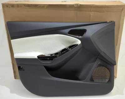 Nuevo panel de moldura de puerta delantera Ford LH 2012-2014 Focus negro blanco titanio OEM  Foto 1 de 4