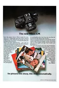 FOTOCAMERA VINTAGE 1980 NIKON EM STAMPA FOTOGRAFIA ANNUNCIO - Foto 1 di 1