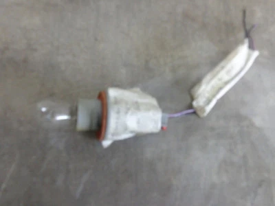 Enchufe y bombilla de luz trasera de marcha atrás gris 99 00 01 02 03 04 Chrysler 300m Foto 1 de 3