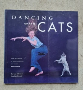 Libro ilustrado de plata Bailando con gatos de Burton para amantes de los gatos - Imagen 1 de 8