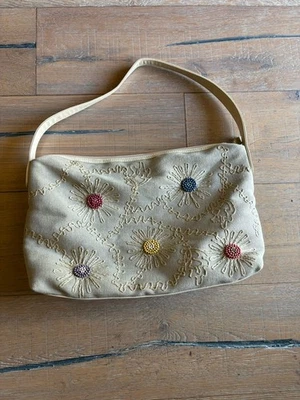 Bolso de Mano Stone Mountain Bronceado Boho Lona Floral Bordado Diseño con Cuentas Foto 1 de 4