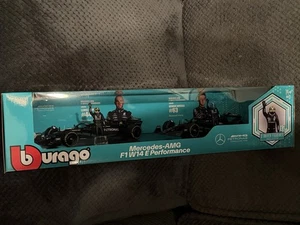 1:24 Burago Mercedes AMG F1 W14 E Performance Petronas F1 Team Hamilton/Russell - Foto 1 di 5