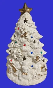 Keramik Weihnachtsbaum beleuchtet mit Deko und goldfarbenen Akzenten  - Bild 1 von 10