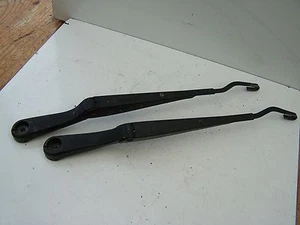 Saab 900 pair of front wiper arms - Picture 1 of 1
