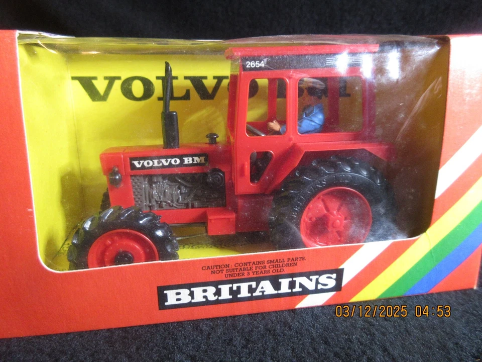 Vintage Britains Volvo BM 2654 Tractor Farm Toy 9521 1:32 scale New in Box - Image 1 of 4