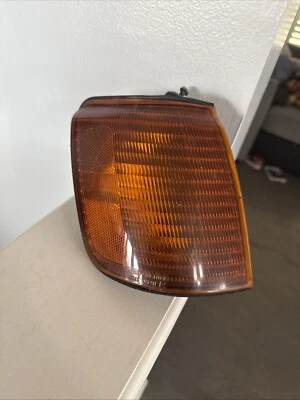 1991-1997 OEM Mitsubishi Montero Conjunto de lámpara de luz de esquina delantera derecha Rh Foto 1 de 4