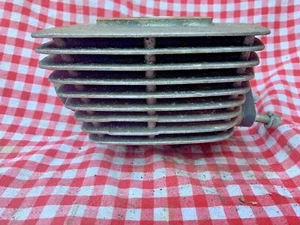 Suzuki GT 250 Ram Air Zylinder links cylinder left - Picture 1 of 7