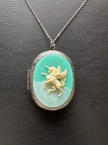 Medallón Colgante Foto Unicornio Blanco Camafeo Hecho a Mano Plateado Medallón Collar - Imagen 1 de 7