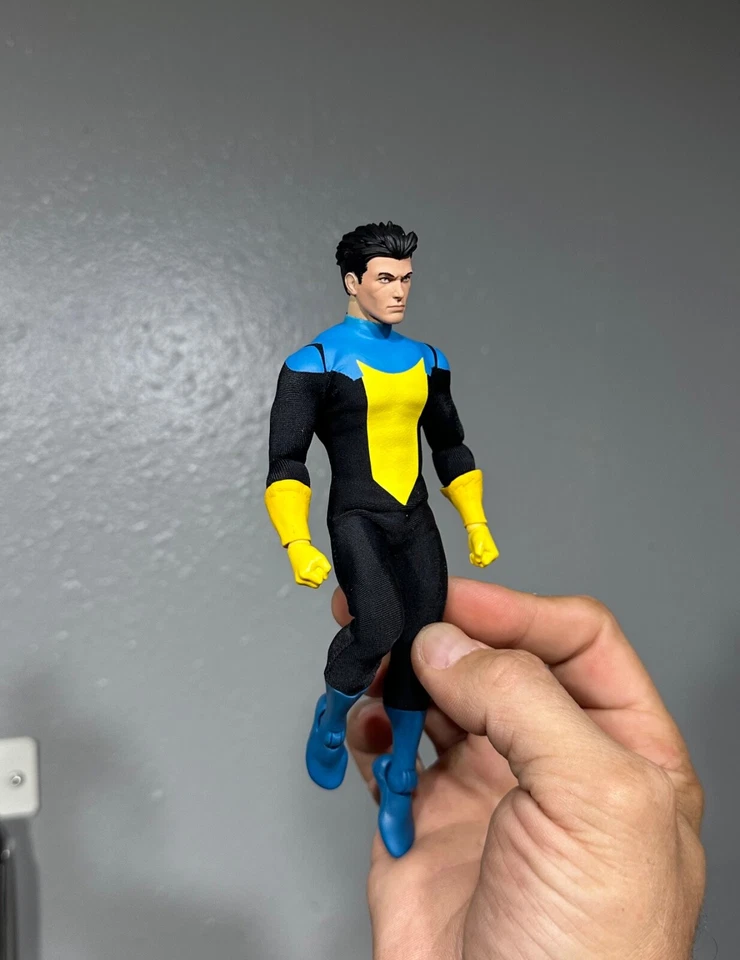 Mezco , nota, marvel legends 1/12 unmasked invincible suit only - Image 1 of 1