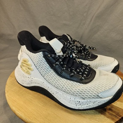 Under Armour Curry 3Z7 (GS) Size 5Y White Black 3026623-100  - Image 1 of 4