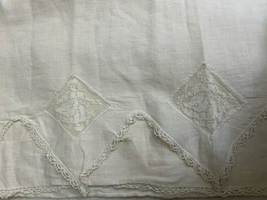 Vintage 3 niederländische Mädchen Spitzeneinsätze / Spitzenborte auf weißem Kissenbezug - Bild 1 von 2