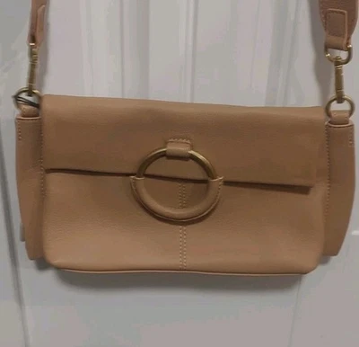 Bandolera Vince Camuto Cuero Burbuja Livee Piedra Arena Foto 1 de 4