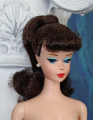Barbie Cola de Caballo Desnuda REPRO Cabello Marrón Oscuro Mirada Lateral Azul Iris Ojos Dbox4 ÚNICO EN SU CLASE Foto 1 de 4