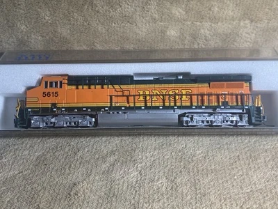 KATO N SCALE 176-7112 BNSF GE AC4400CW Diesel Locomotive Rd#5615 DCC READY - Image 1 of 4