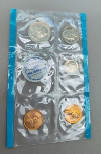 1970 US MINT UNCIRCULATED COIN SET PHILADELPHIA QUARTER DIME NICKEL PENNIES - Picture 1 of 1
