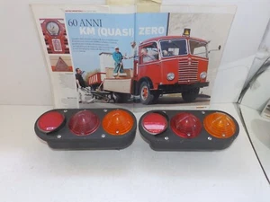 AUTOCARRI STORICI - FANALI POSTERIORI DX E SX CON LUCE TARGA ORIGINALE COSSATO - Imagen 1 de 3