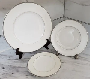 ROYAL DOULTON MONIQUE LHUILLIER POINTE D'ESPRIT 3 PIECE PLACE SETTING New Openbx - Picture 1 of 5