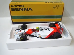 Ayrton Senna McLaren Ford MP4/8 Winner GP Giapponese 1993 NUOVO IMBALLO ORIGINALE 1:18 Formula 1 - Foto 1 di 9