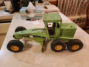 Vintage Nylint pressed steel green road Grader w/steering and blade adjustments - Picture 1 of 10