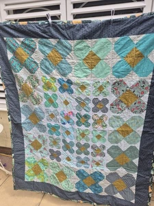 Traditional Patchwork Quilt - Picture 1 of 3