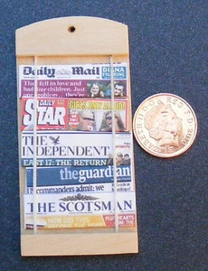 Wooden Newspaper Rack With UK Newspapers Tumdee 1:12 Scale Dolls House Miniature - Picture 1 of 1