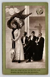 Jumbo Deckel Gedicht Flügel auf Hut Little Dear Pinsel Kronleuchter um 1909 Humor Postkarte - Bild 1 von 2