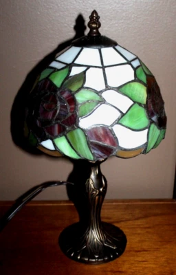 NEW IN BOX:  DALE TIFFANY INDIAN ROSE STT16088 ACCENT/TABLE LAMP - Image 1 of 4